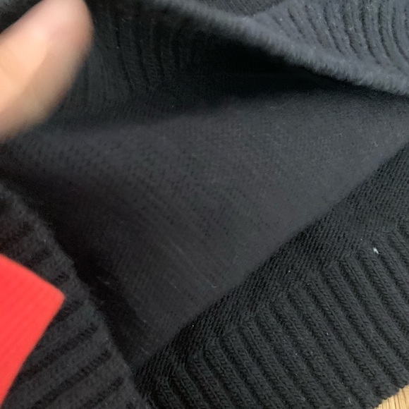 Selling dark navy blue sweater with stripes and the sign Yale.Brand: H&M Size: S - Picture 4 of 4